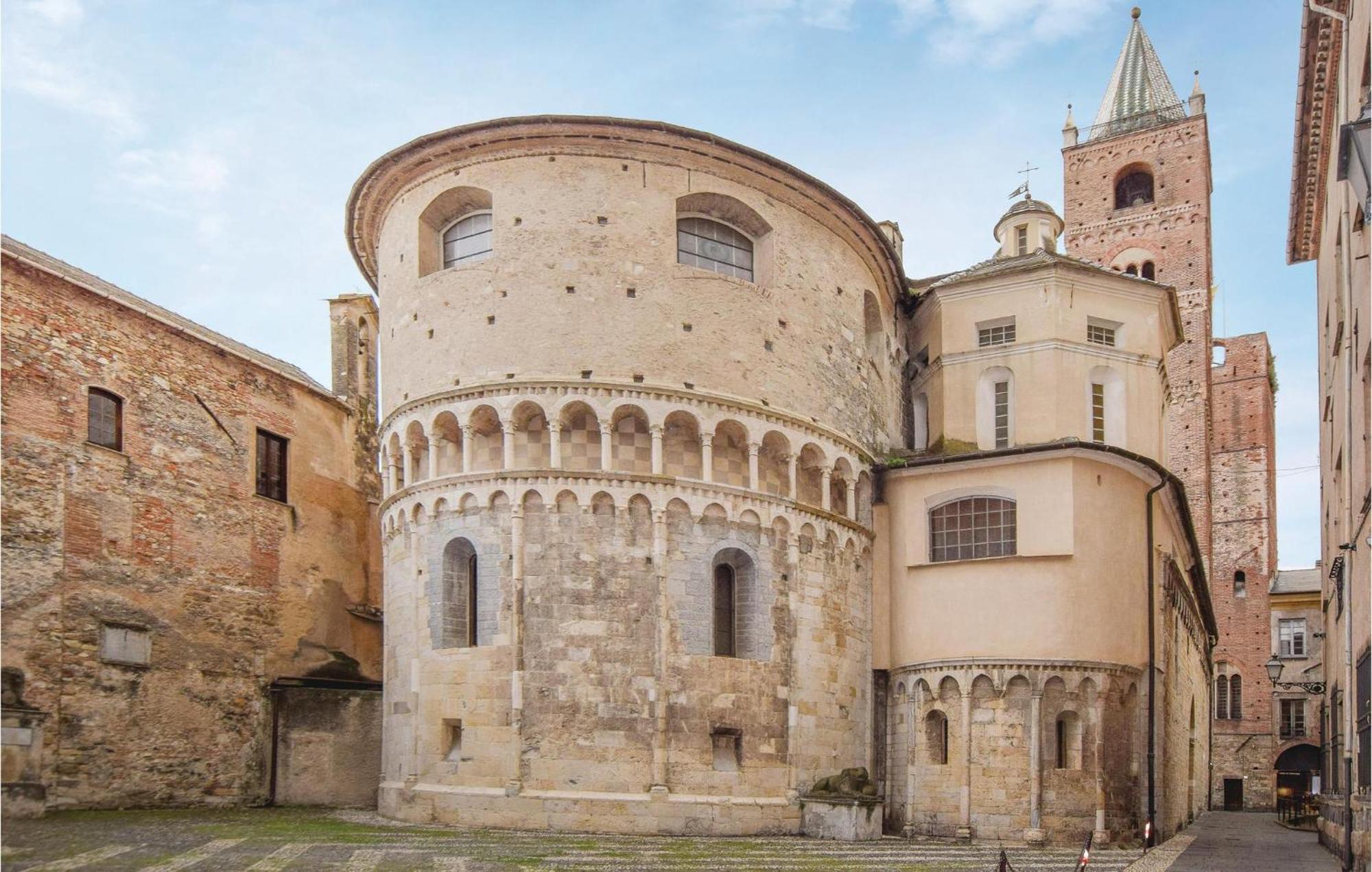 Amazing Apartment In Albenga With Wifi Екстериор снимка